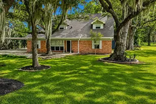 432 Robinson Rd, Oyster Creek, TX 77541 - Photo 1