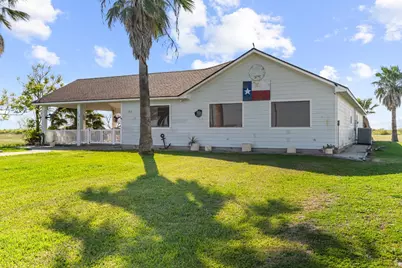 316 Marshall Johnson Avenue S, Port Lavaca, TX 77979 - Photo 1