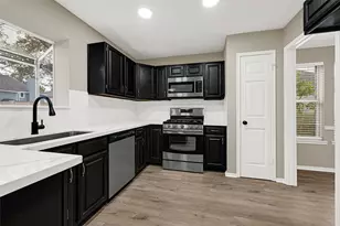 14315 Sun Harbor Dr, Houston, TX 77062 - Photo 9