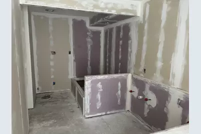 203 Briar Hill Drive N, Houston, TX 77042 - Photo 5