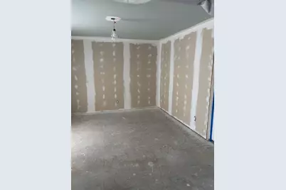 203 Briar Hill Drive N, Houston, TX 77042 - Photo 9