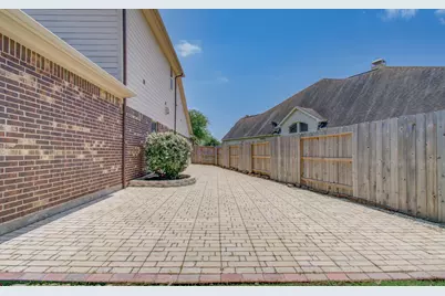 28666 Pleasant Forest Dr, Katy, TX 77494 - Photo 5