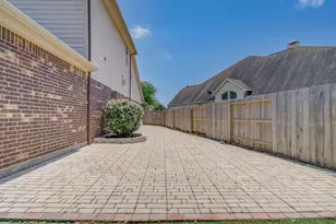 28666 Pleasant Forest Dr, Katy, TX 77494 - Photo 5