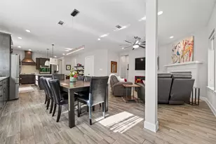 411 Callery Pear Ct, Conroe, TX 77304 - Photo 23