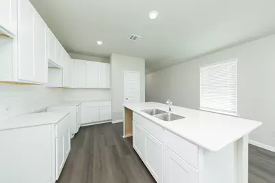 9213 Crestone Peak Drive, Willis, TX 77318 - Photo 5