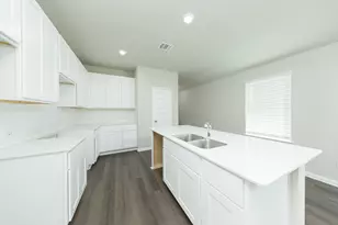 9213 Crestone Peak Dr, Willis, TX 77318 - Photo 5