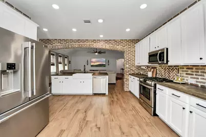 10018 Lynnwood Drive, Baytown, TX 77521 - Photo 11