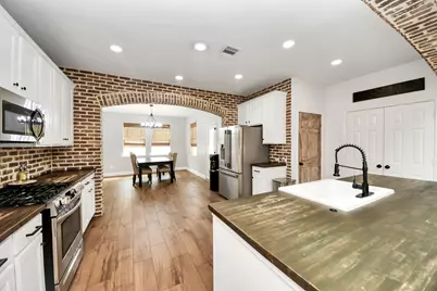 10018 Lynnwood Drive, Baytown, TX 77521 - Photo 9