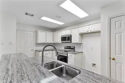 122 S Walden Elms Cir Circle, The Woodlands, TX 77382 - Photo 13