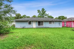 1323 W Donovan St, Houston, TX 77091 - Photo 25