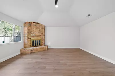 5530 Oak Falls Drive, Houston, TX 77066 - Photo 9