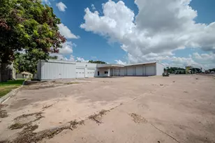 619 E Jackson St, El Campo, TX 77437 - Photo 5