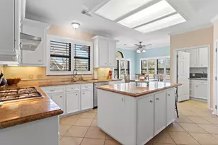 215 Ridgemont Dr, Alvin, TX 77511 - Photo 11