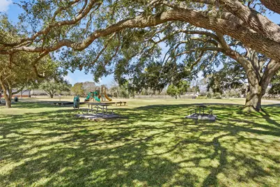 215 Ridgemont Drive, Alvin, TX 77511 - Photo 31