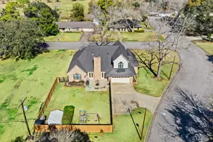 215 Ridgemont Dr, Alvin, TX 77511 - Photo 29