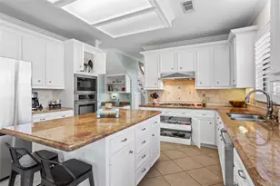 215 Ridgemont Dr, Alvin, TX 77511 - Photo 13