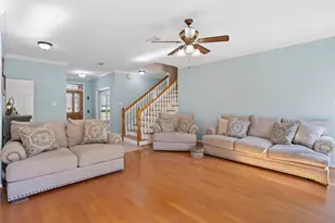 215 Ridgemont Dr, Alvin, TX 77511 - Photo 9