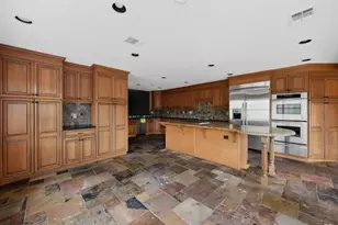 6 Heritage Ct, Houston, TX 77024 - Photo 9