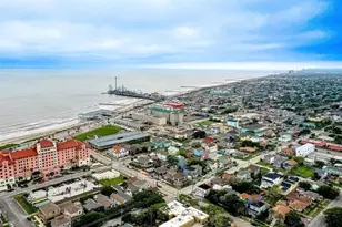 2102 Ave O 1/2, Galveston, TX 77550 - Photo 23