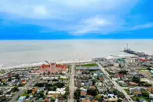 2102 Ave O 1/2, Galveston, TX 77550 - Photo 27