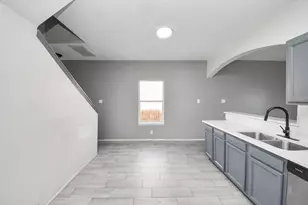 10217 Teneha Dr, Houston, TX 77033 - Photo 9