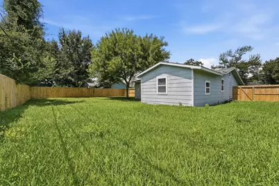 2281 Des Jardines Street, Houston, TX 77023 - Photo 23