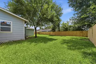 2281 Des Jardines St, Houston, TX 77023 - Photo 21