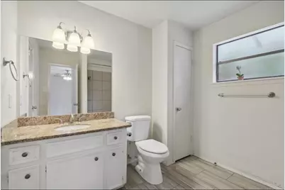 24 E Bigelow Oak Court, The Woodlands, TX 77381 - Photo 5