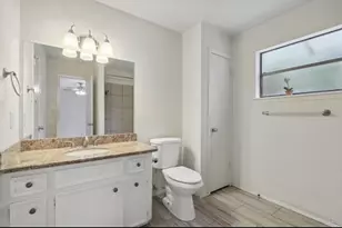 24 E Bigelow Oak Ct, The Woodlands, TX 77381 - Photo 5