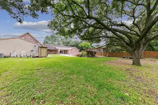 3430 W Meadow Ln, Dickinson, TX 77539 - Photo 39