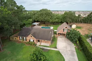 3430 W Meadow Ln, Dickinson, TX 77539 - Photo 1
