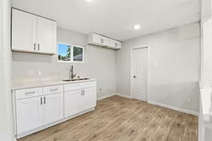 7010 Brownsville St, Houston, TX 77020 - Photo 9