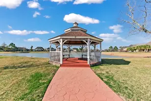 1575 Garden Lakes Dr, Friendswood, TX 77546 - Photo 43