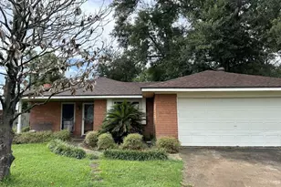 718 Westbury St, West Orange, TX 77630 - Photo 1