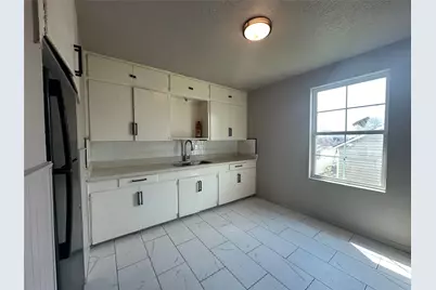 605 E Hunnicutt Street, Baytown, TX 77520 - Photo 3