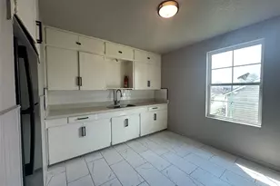 605 E Hunnicutt St, Baytown, TX 77520 - Photo 3