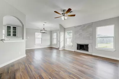 7027 Sun Creek Drive, Hitchcock, TX 77563 - Photo 9