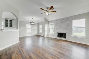 7027 Sun Creek Dr, Hitchcock, TX 77563 - Photo 9