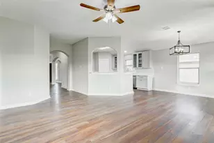 7027 Sun Creek Dr, Hitchcock, TX 77563 - Photo 5