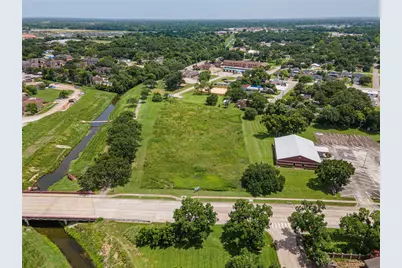 650 E Adoue Street, Alvin, TX 77511 - Photo 3