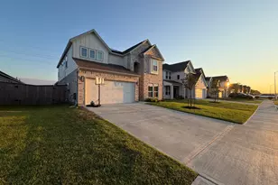 2335 Spring Hollow Dr, Baytown, TX 77521 - Photo 5