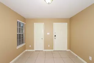 4918 N Cancun Dr, Houston, TX 77045 - Photo 9