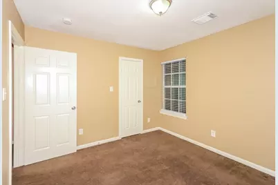 4918 N Cancun Drive, Houston, TX 77045 - Photo 13