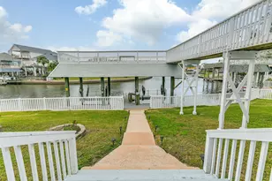 12822 Santiago Cir, Galveston, TX 77554 - Photo 9