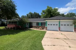 416 Azalea Dr, Baytown, TX 77520 - Photo 1