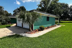 416 Azalea Dr, Baytown, TX 77520 - Photo 5