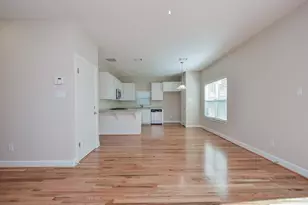 924 E 39th St, Houston, TX 77022 - Photo 7