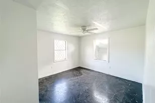 7810 Darnay Dr, Houston, TX 77033 - Photo 3