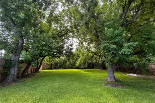 7810 Darnay Dr, Houston, TX 77033 - Photo 7