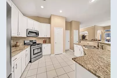 15 Bayou Springs Court, The Woodlands, TX 77382 - Photo 9